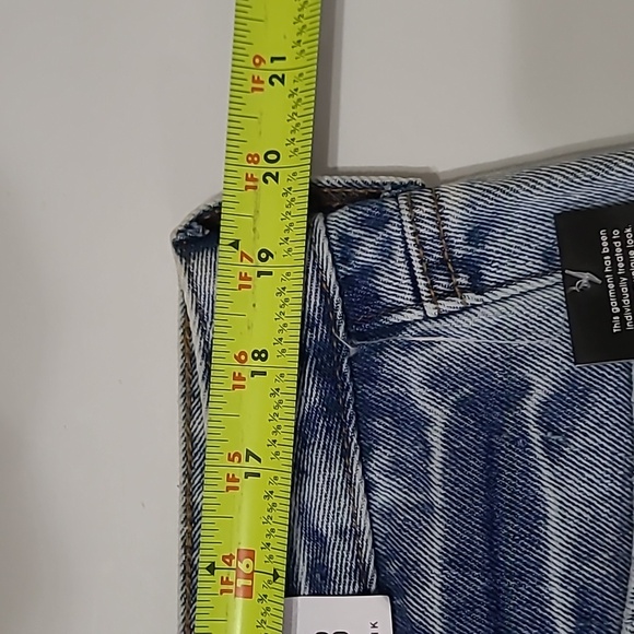 NWT Celebrity Pink High-Rise Boyfriend The Bobby Distressed Jean Shorts (17/33) - Picture 8 of 10